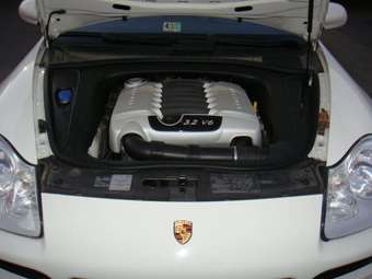 2004 Porsche Cayenne Photos