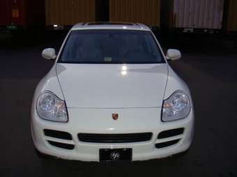 2004 Porsche Cayenne Photos