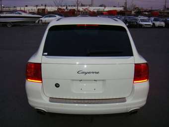 2004 Porsche Cayenne Pictures