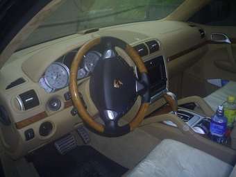 2004 Porsche Cayenne Pictures