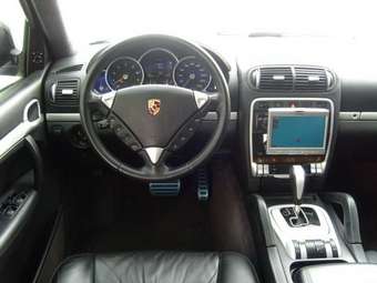 2004 Porsche Cayenne Pictures