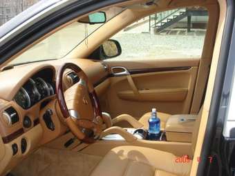 2004 Porsche Cayenne Pictures