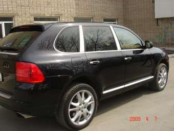 2004 Porsche Cayenne Pictures