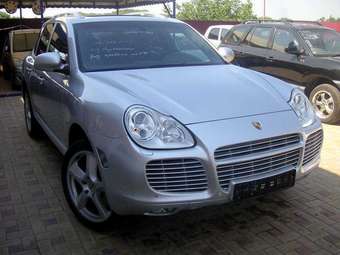 2004 Porsche Cayenne Pictures