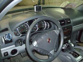 2004 Porsche Cayenne Pictures