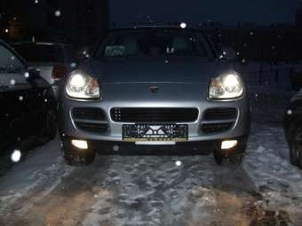 2004 Porsche Cayenne Photos