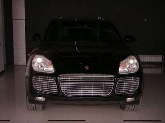 2004 Porsche Cayenne Pictures