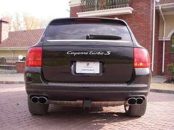 2004 Porsche Cayenne Photos