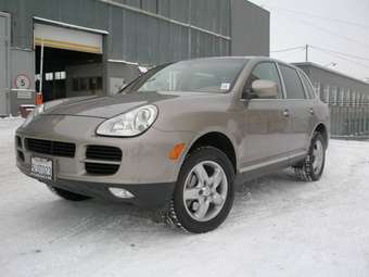 2004 Porsche Cayenne Photos