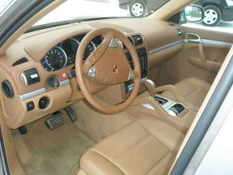2004 Porsche Cayenne Pictures