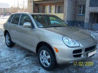 2004 Porsche Cayenne Photos