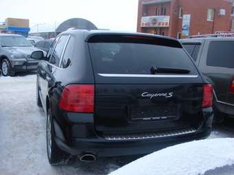 2004 Porsche Cayenne Pictures