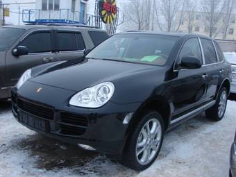 2004 Porsche Cayenne Photos