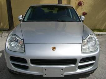 2004 Porsche Cayenne Photos
