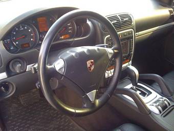 2004 Porsche Cayenne Photos