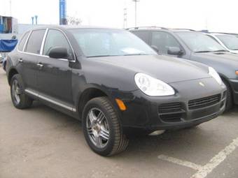 2004 Porsche Cayenne Photos