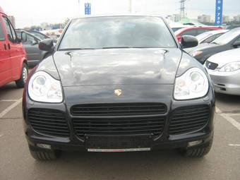 2004 Porsche Cayenne Photos