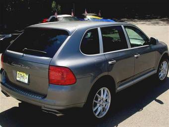 2004 Porsche Cayenne Photos