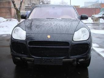 2004 Porsche Cayenne Photos