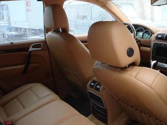 2004 Porsche Cayenne Photos