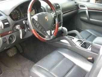 2004 Porsche Cayenne Pictures