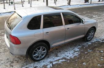 2004 Porsche Cayenne Photos