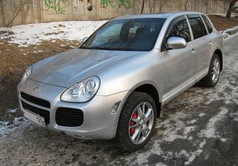 2004 Porsche Cayenne Photos