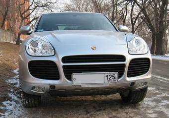 2004 Porsche Cayenne Pictures