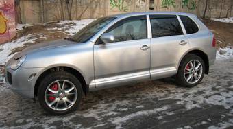 2004 Porsche Cayenne Photos