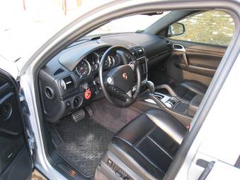 2004 Porsche Cayenne Images