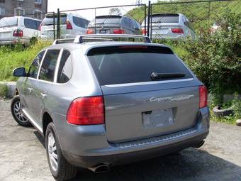 2004 Porsche Cayenne Pictures