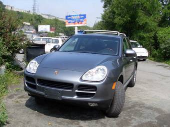 2004 Porsche Cayenne Photos