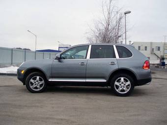 2004 Porsche Cayenne Photos