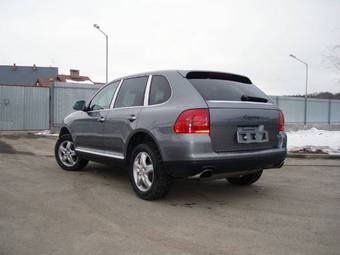 2004 Porsche Cayenne Pictures