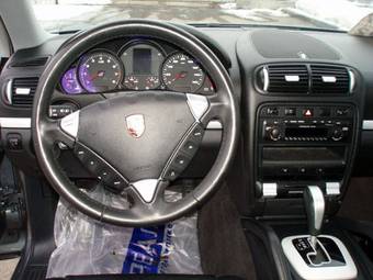 2004 Porsche Cayenne Images