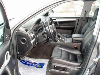 2004 Porsche Cayenne Pictures