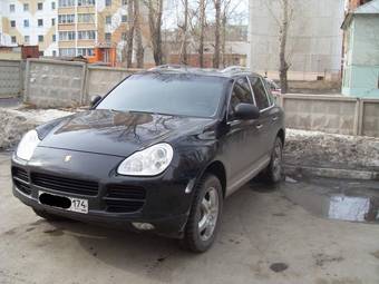 2004 Porsche Cayenne Photos