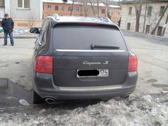 2004 Porsche Cayenne Photos