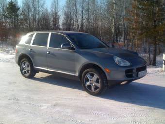 2004 Porsche Cayenne Photos