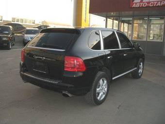 2004 Porsche Cayenne Photos