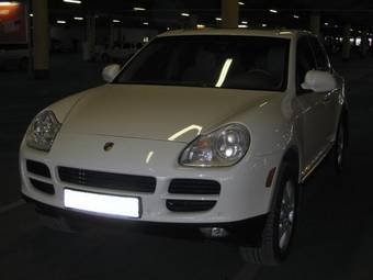 2004 Porsche Cayenne Pictures