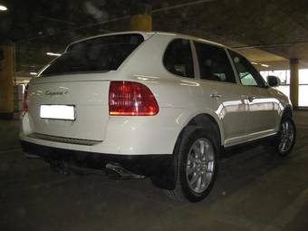 2004 Porsche Cayenne Pictures