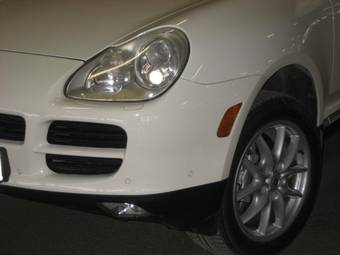 2004 Porsche Cayenne Pictures