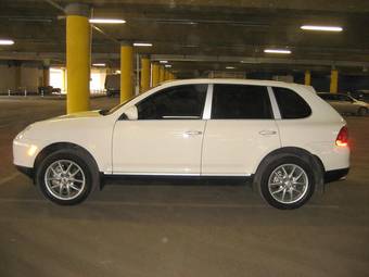 2004 Porsche Cayenne Wallpapers