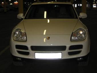 2004 Porsche Cayenne Images