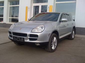 2004 Porsche Cayenne Pictures