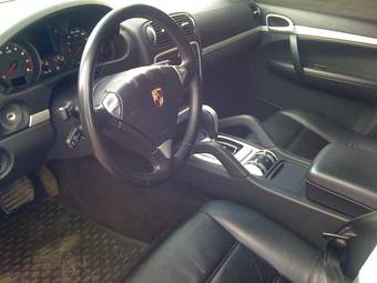 2004 Porsche Cayenne Pictures