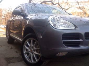 2004 Porsche Cayenne Pictures