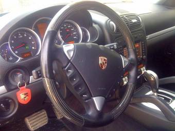 2004 Porsche Cayenne Photos