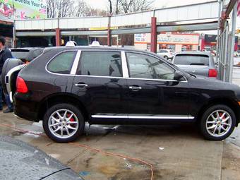 2004 Porsche Cayenne Pictures